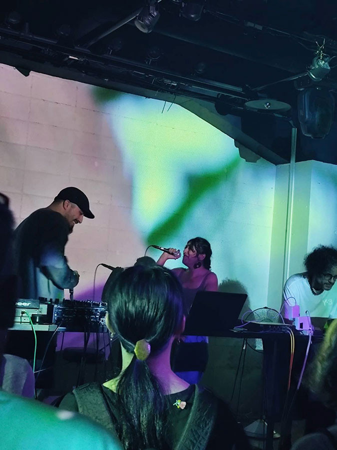 バゼル・アッバス & ルアン・アブ゠ラーメ、バラリ、ハイカル、ジュルムッド『Enemy of the Sun』（撮影：水野あゆみ）