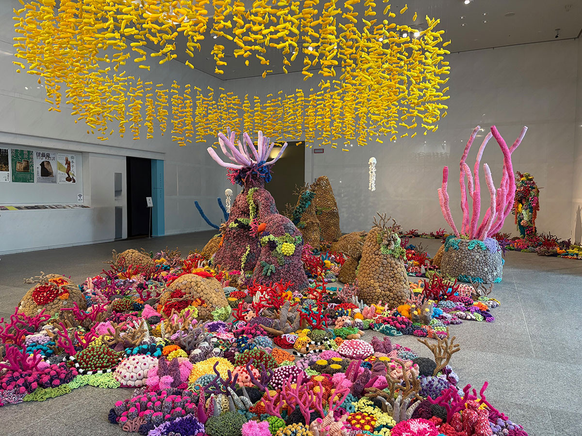 テープカットの様子