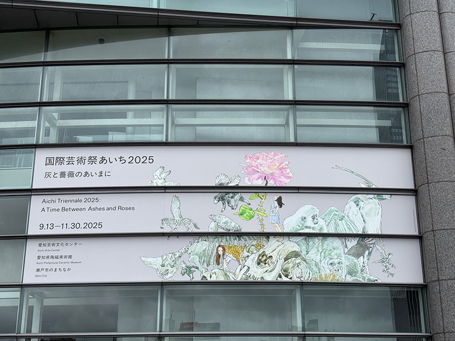 テープカットの様子