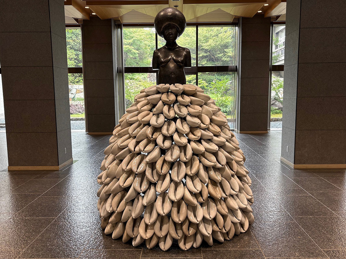 テープカットの様子