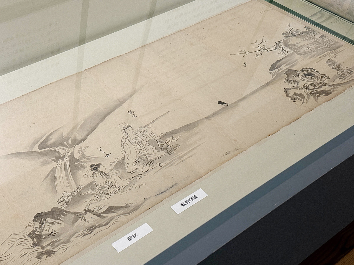 東京藝術大学大学美術館「藝大コレクション展2025 名品リミックス!」会場より 《麻布一本松狩野家資料》より「滑稽仏画」江戸時代・19世紀
