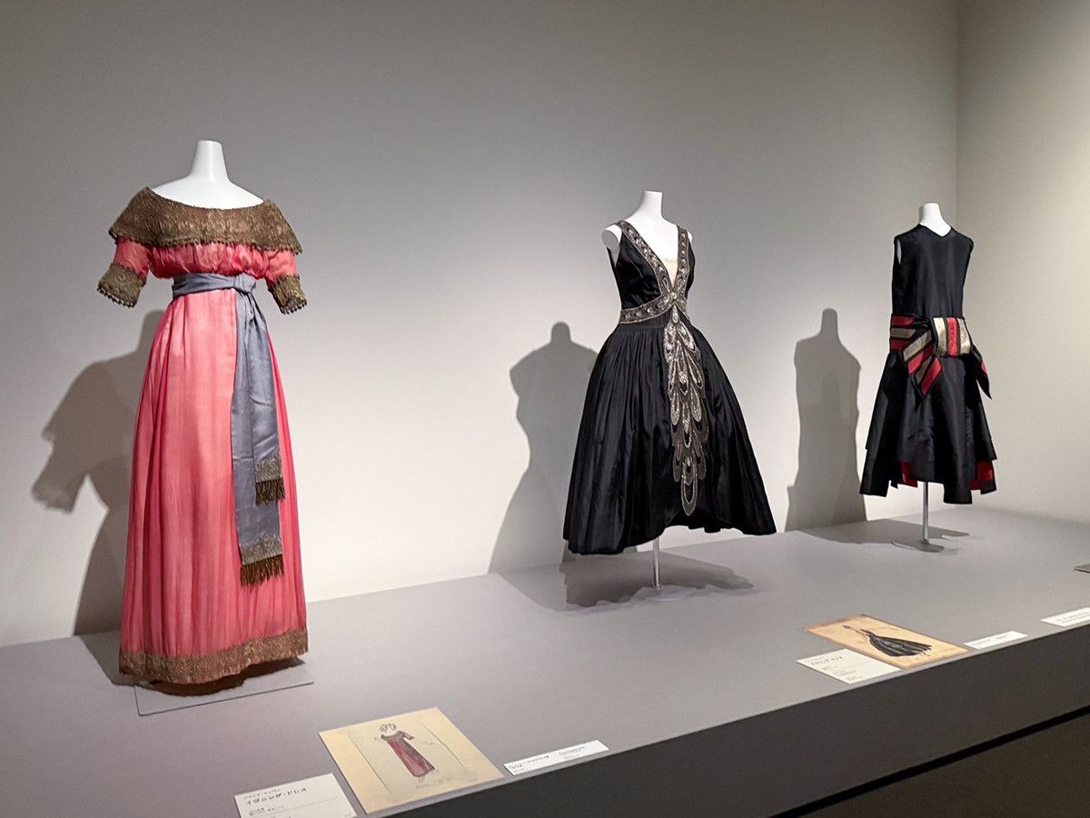 三菱一号館美術館「アール・デコとモード 京都服飾文化研究財団(KCI)コレクションを中心に」会場