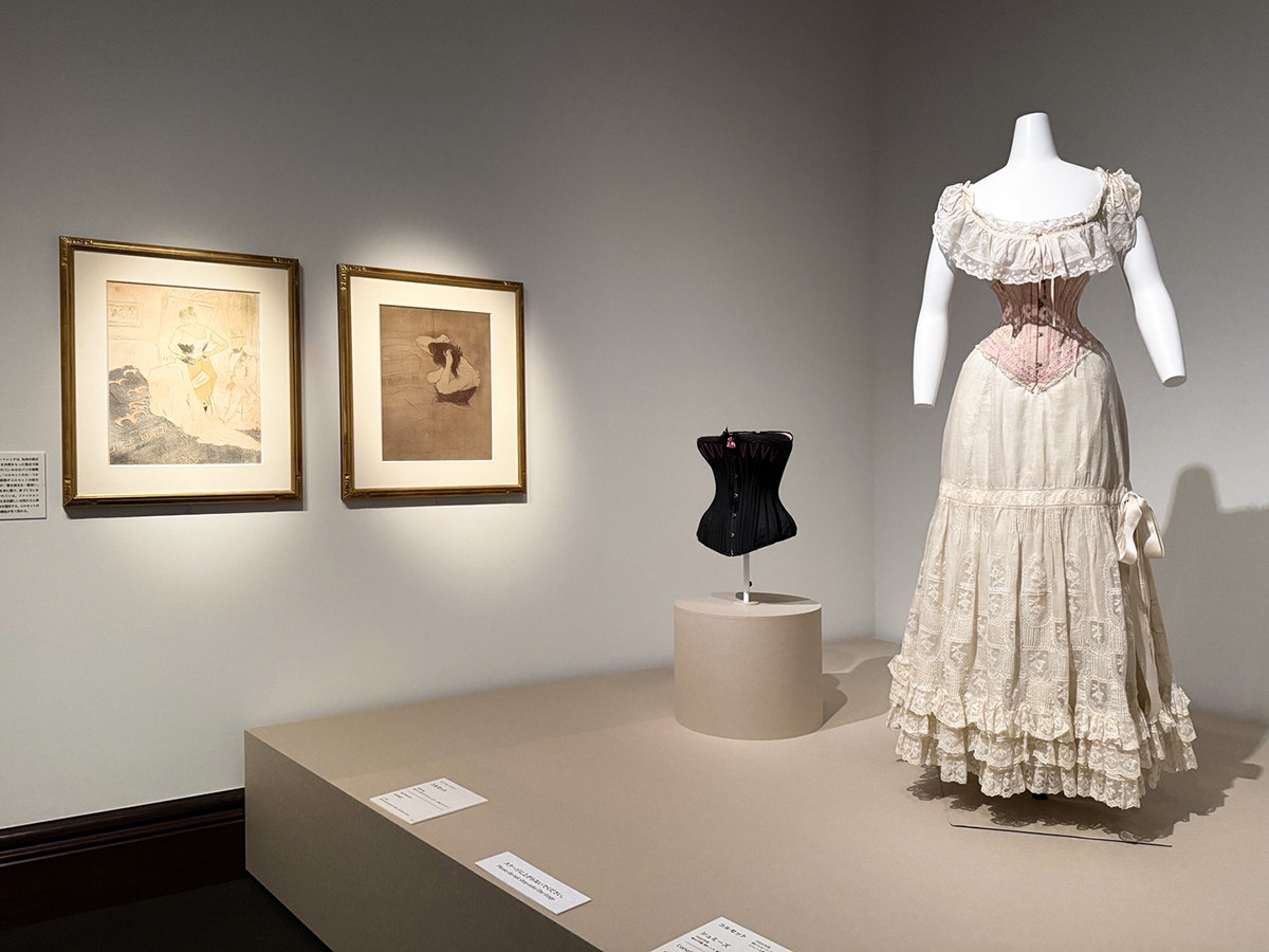 三菱一号館美術館「アール・デコとモード 京都服飾文化研究財団(KCI)コレクションを中心に」会場