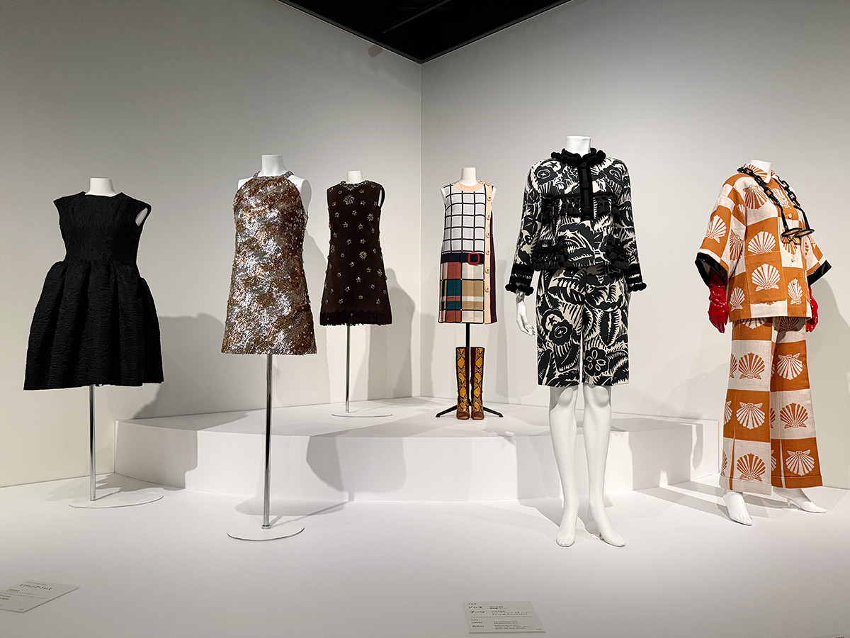 三菱一号館美術館「アール・デコとモード」会場より　エピローグ「受け継がれるアール・デコのモード」