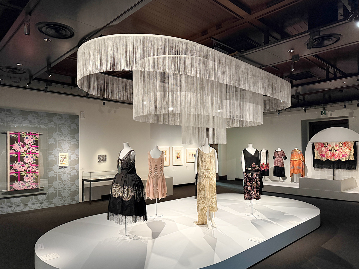 三菱一号館美術館「アール・デコとモード」会場より 第2章「アール・デコ博覧会とモード、芸術家との協働」