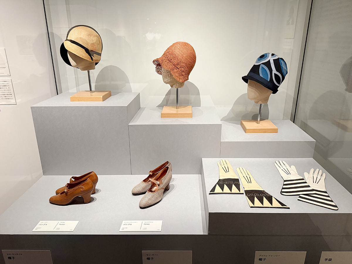 三菱一号館美術館「アール・デコとモード」会場より　第5章「アクティブな女性たち」