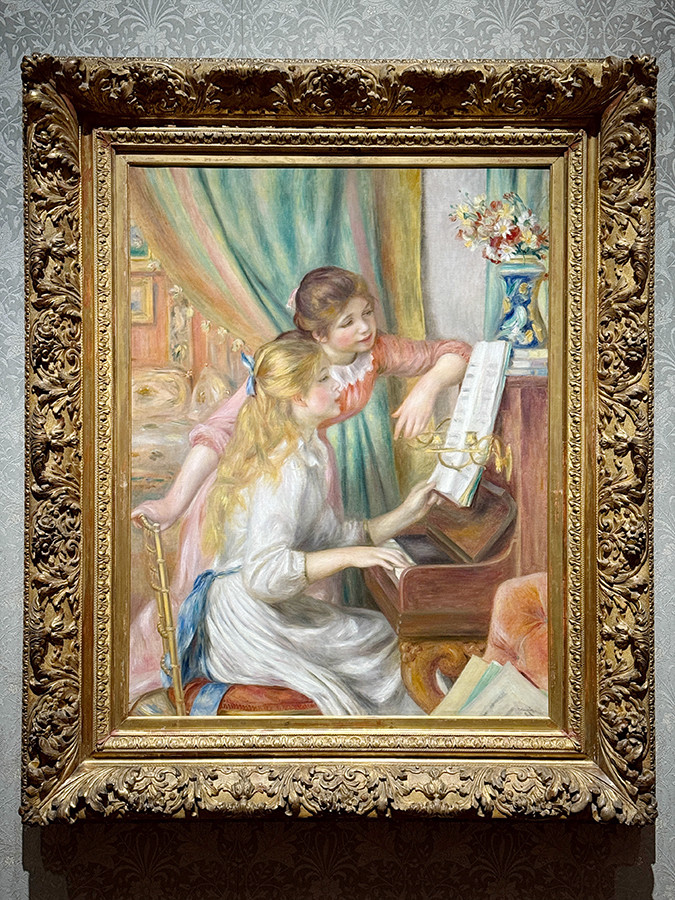 国立西洋美術館「オルセー美術館所蔵　印象派―室内をめぐる物語」会場より　ピエール＝オーギュスト・ルノワール《ピアノを弾く少女たち》1892年　オルセー美術館