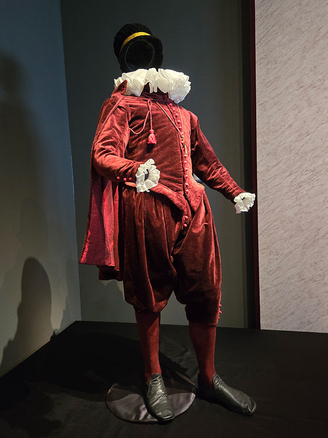 ティントレットが描いた肖像画で伊東マンショが着用した服と小物の史実に基づく職人的な復元