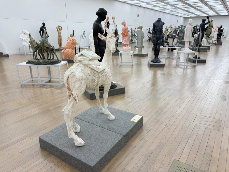 国立新美術館「第118回 日展」会場より　彫刻