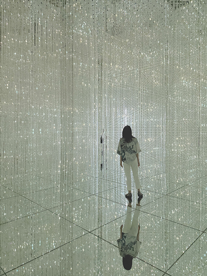 チームラボ バイオヴォルテックス 京都」会場より　Infinite Crystal World