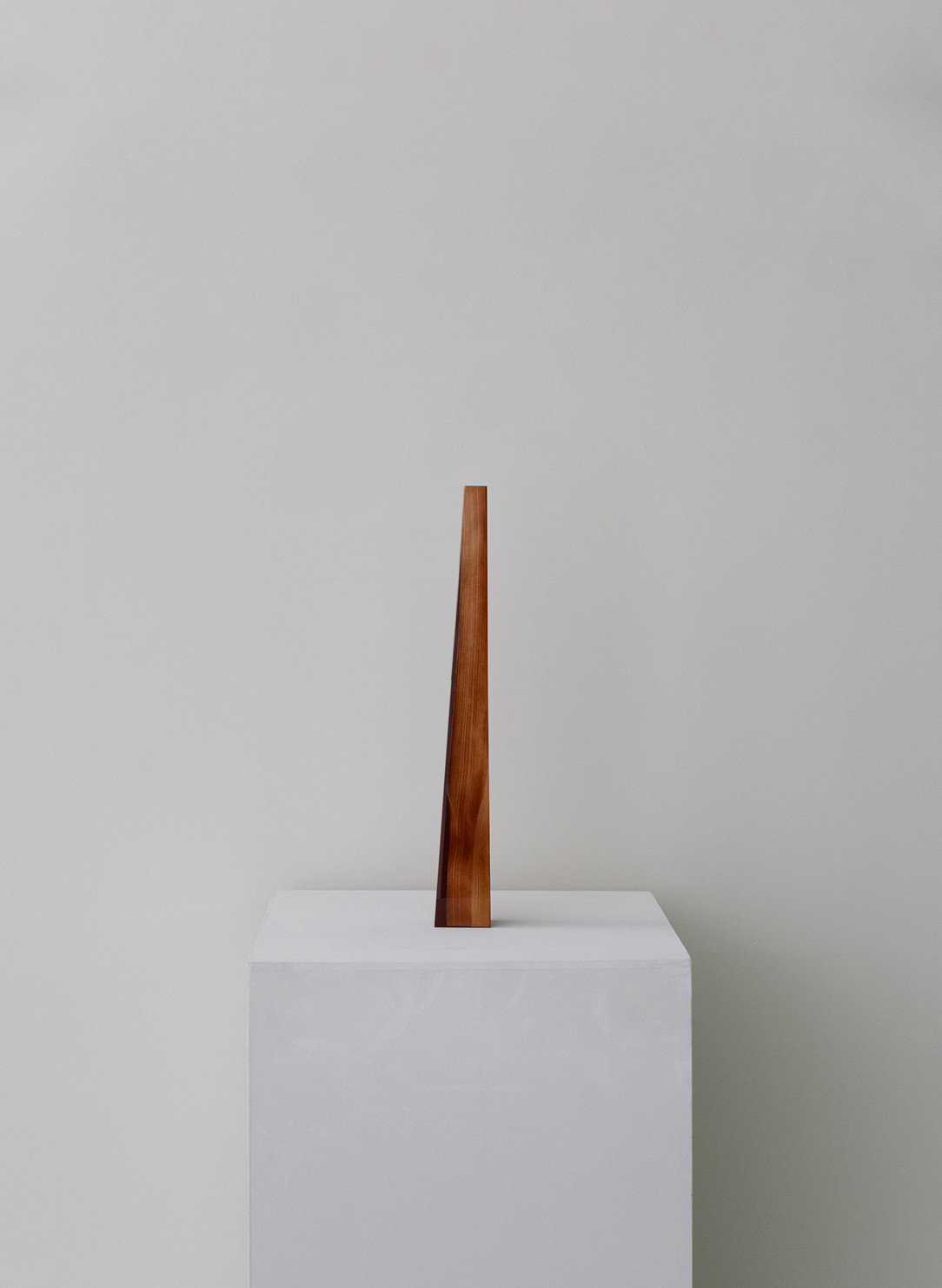 彫刻家　河原悠　個展「Verbergung と Unverborgenheit の往復」