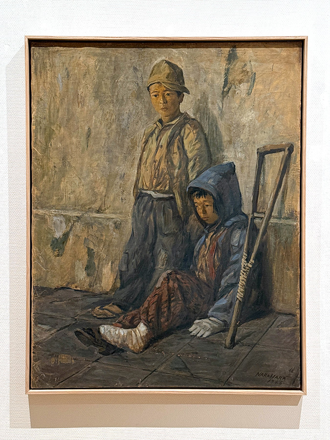 板橋区立美術館「戦後80年　戦争と子どもたち」会場より　楢原健三《街頭にて》1946年（昭和21年）　第1回日本美術展覧会　個人蔵