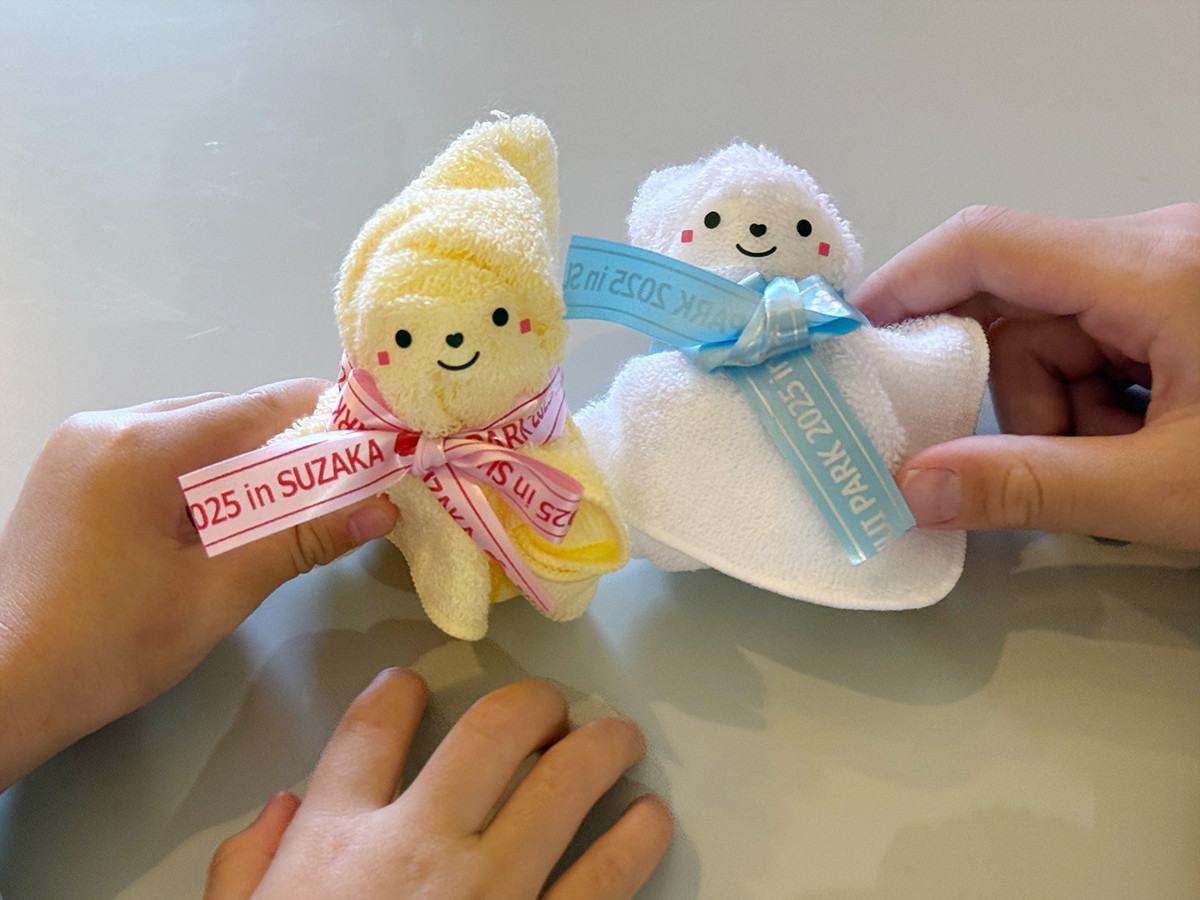 小池千枝コレクション 世界の民俗人形博物館「しあわせのぬいぐるみパーク展」会場より ミニタオルで「むすひ」を作るワークショップ