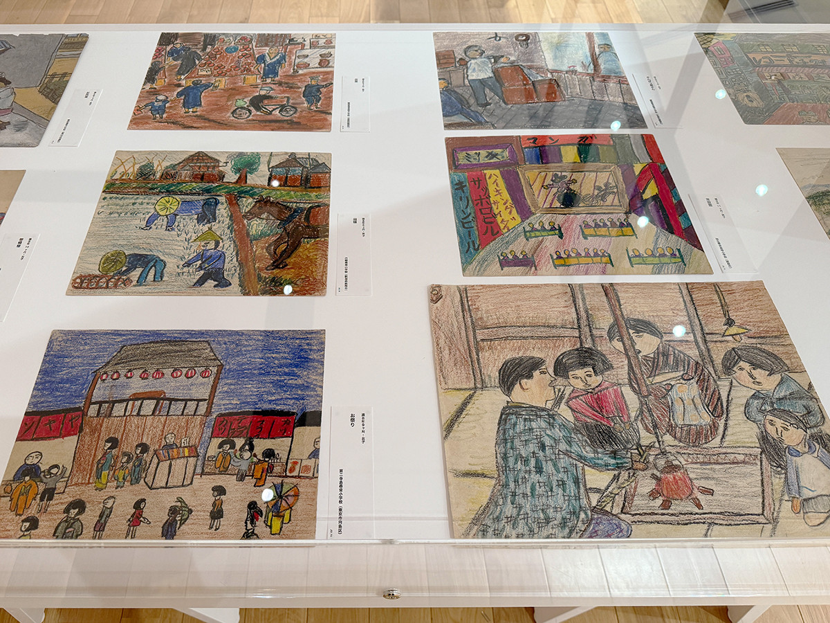 板橋区立美術館「戦後80年　戦争と子どもたち」会場より　「日独伊親善図画」