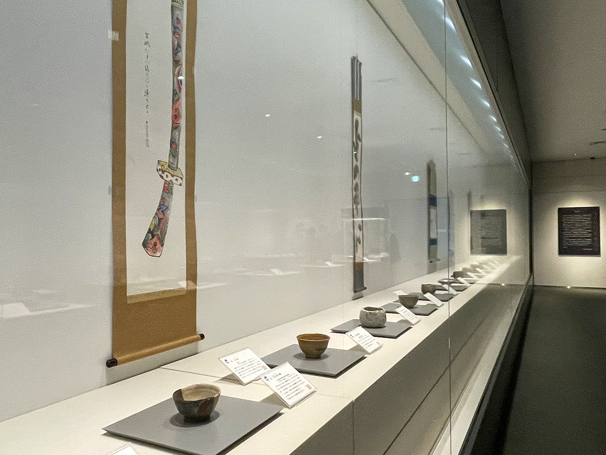 石水博物館「特別展NIGO®と半泥子」会場