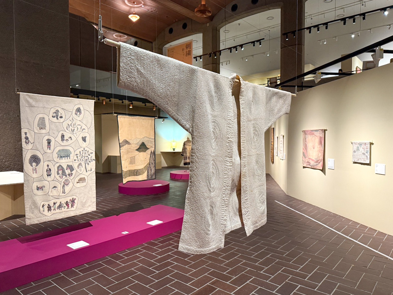 東京都美術館「上野アーティストプロジェクト2025 刺繍―針がすくいだす世界」会場