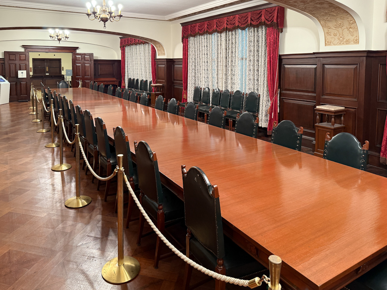 明治生命館「CAFE丸の内」