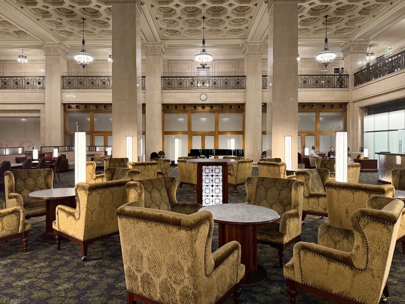 明治生命館「CAFE丸の内」