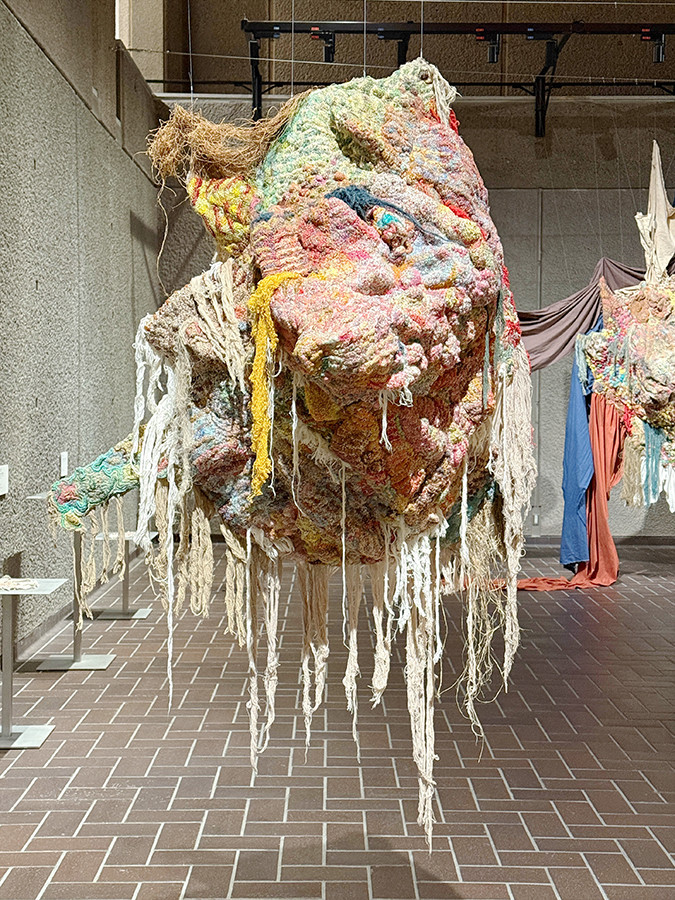 東京都美術館「刺繍―針がすくいだす世界」会場より　伏木庸平