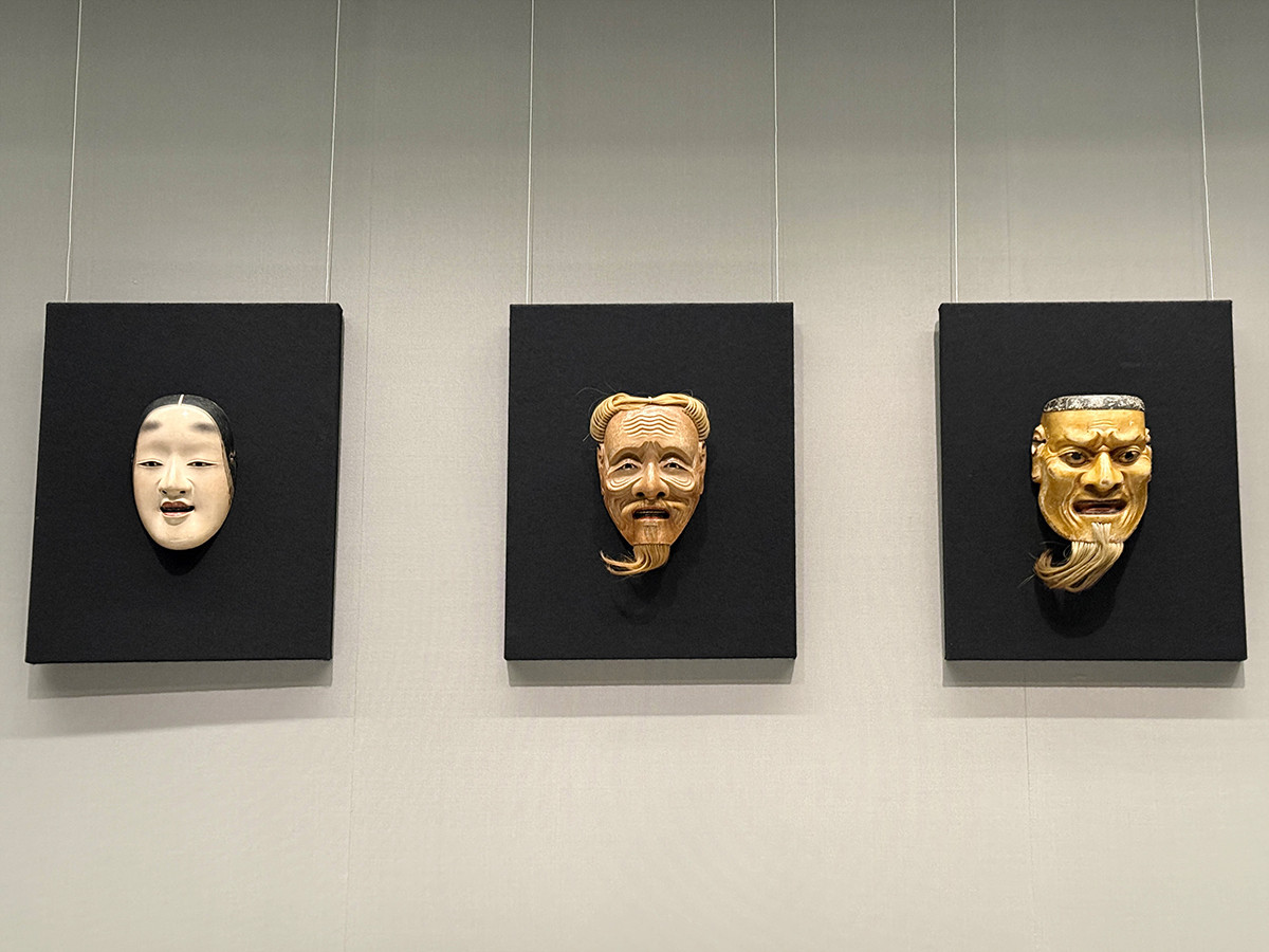 泉屋博古館東京「もてなす美 ― 能と茶のつどい」会場より　第2章　もてなす「能」 ― 住友家の演能と大西亮太郎ゆかりの能道具