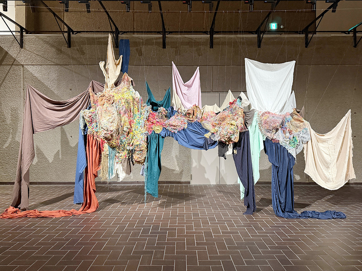 東京都美術館「刺繍―針がすくいだす世界」会場より 伏木庸平