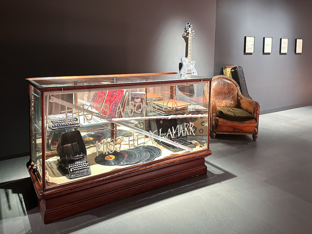 ジョニー・デップの秘密のアトリエへ！ 没入型アート展「A Bunch of