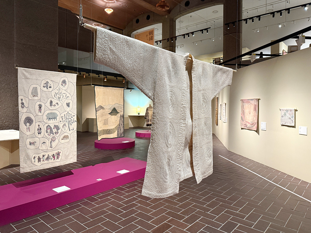 糸と布のあいだに息づく世界 ― 「刺繍―針がすくいだす世界」（レポート）