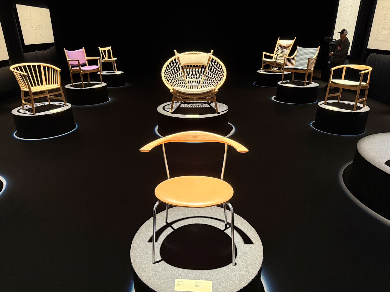 ヒカリエホール「織田コレクション ハンス・ウェグナー展 至高のクラフツマンシップ」会場