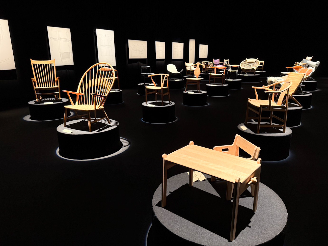 ヒカリエホール「織田コレクション ハンス・ウェグナー展 至高のクラフツマンシップ」会場