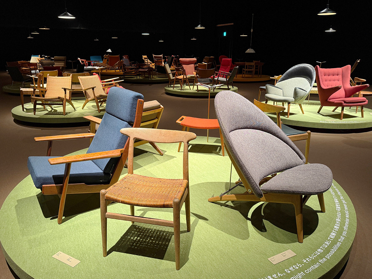 ヒカリエホール「ハンス・ウェグナー展」会場より　第4章「ウェグナーの椅子 1945〜1990年」