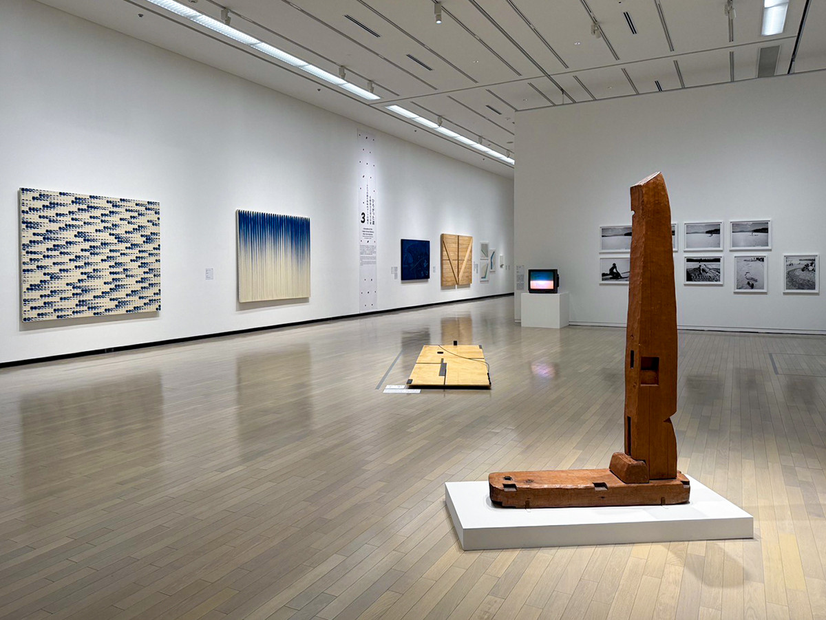 横浜美術館「いつもとなりにいるから　日本と韓国、アートの80年」会場