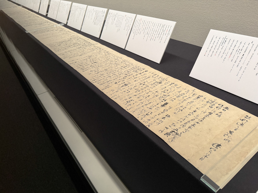 三井記念美術館「国宝 熊野御幸記と藤原定家の書 ―茶道具・かるた・歌仙絵とともに―」会場