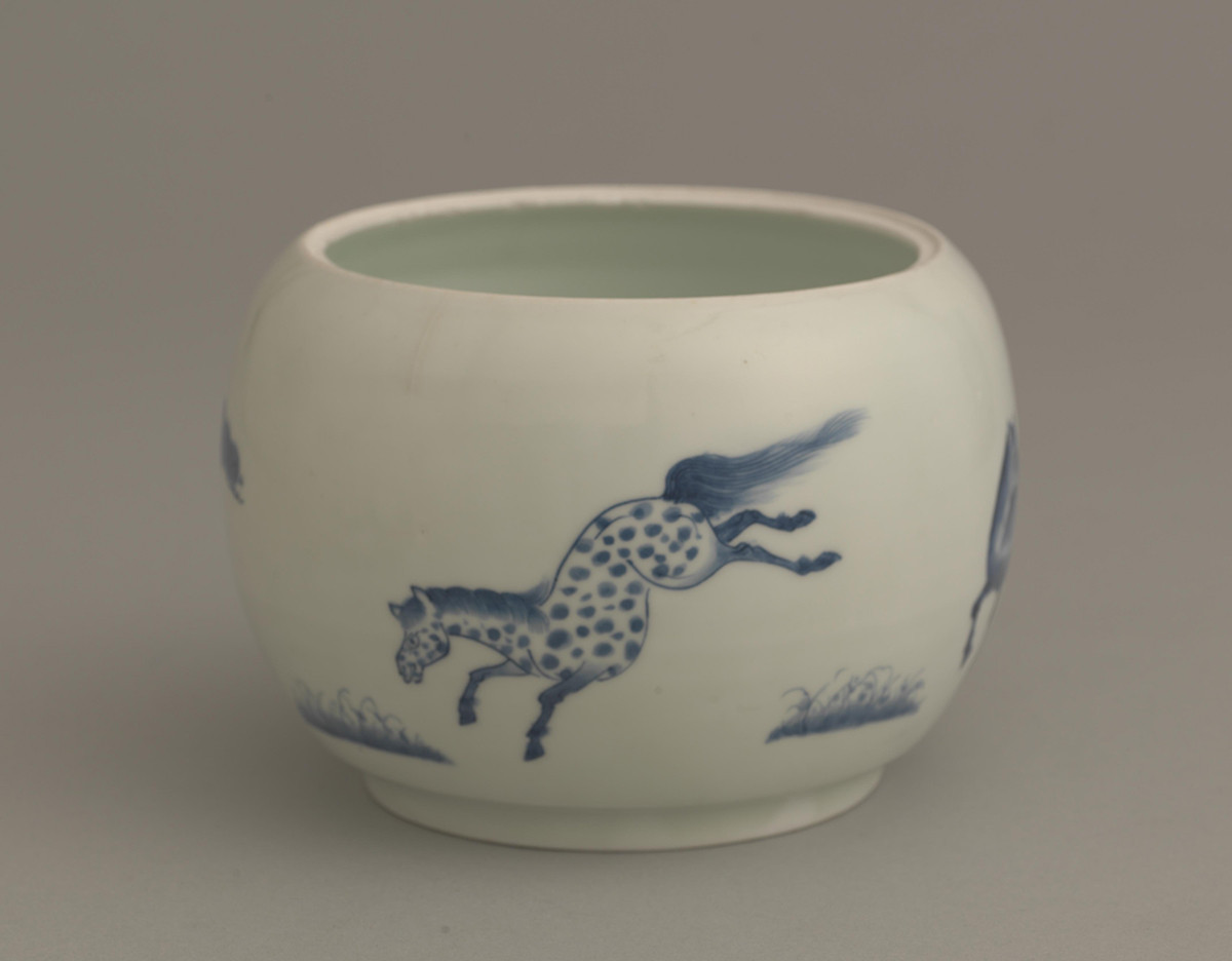 《染付松馬文水指》