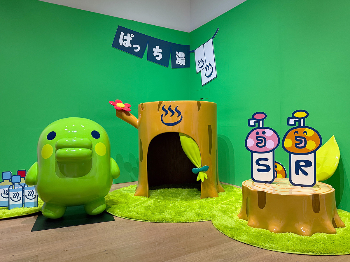 六本木ミュージアム「大たまごっち展」会場より　たまごっちの暮らし