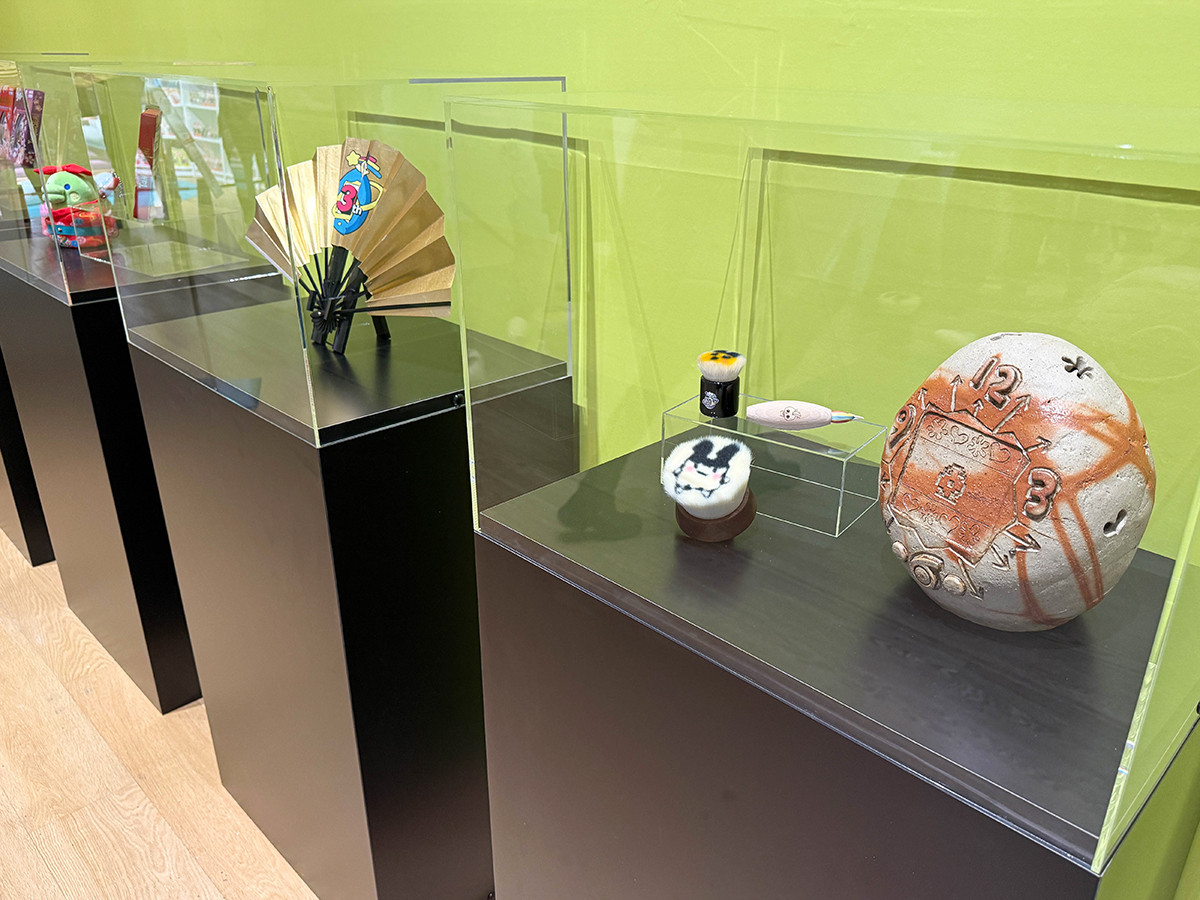 六本木ミュージアム「大たまごっち展」会場より　伝統工芸こらぼれーしょん