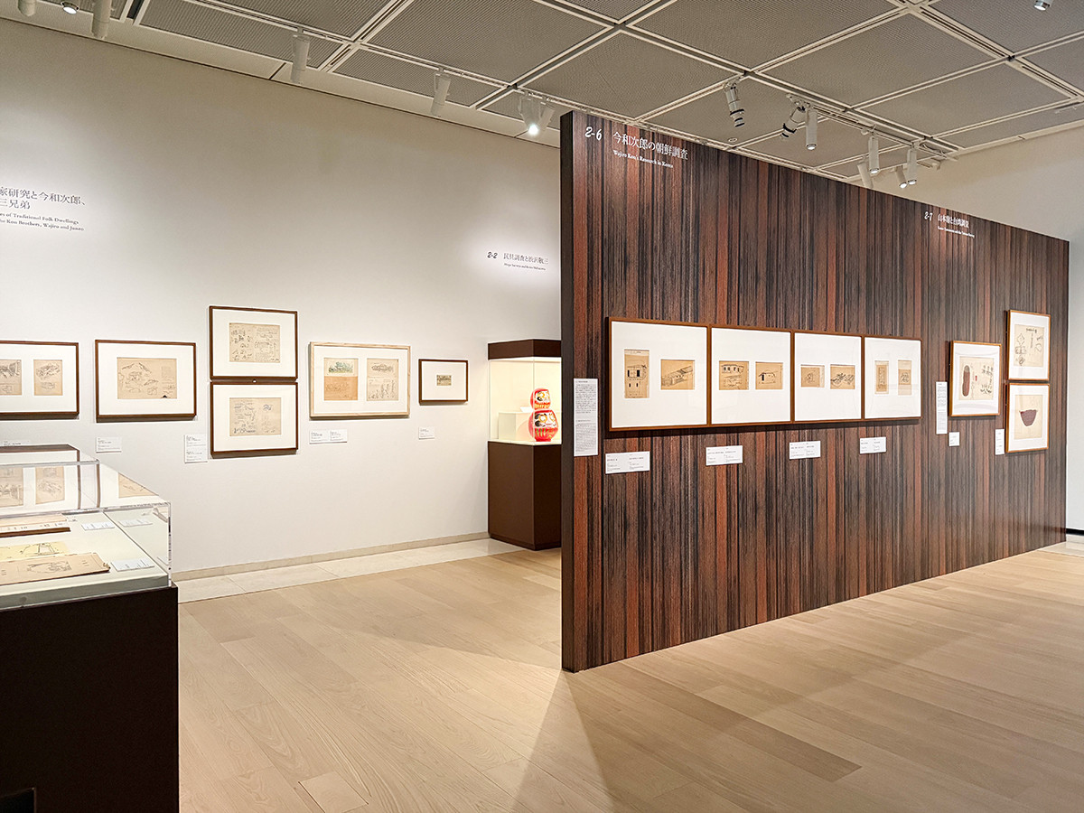 パナソニック汐留美術館「美しいユートピア」会場より　第2章 たずね求める 周縁、国外でのフィールドワーク