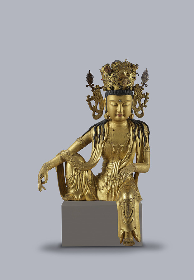 金色の手とバラの彫刻 村上隆 もののけ 京都」、京都市京セラ美術館の⽇本庭園に約10メートル