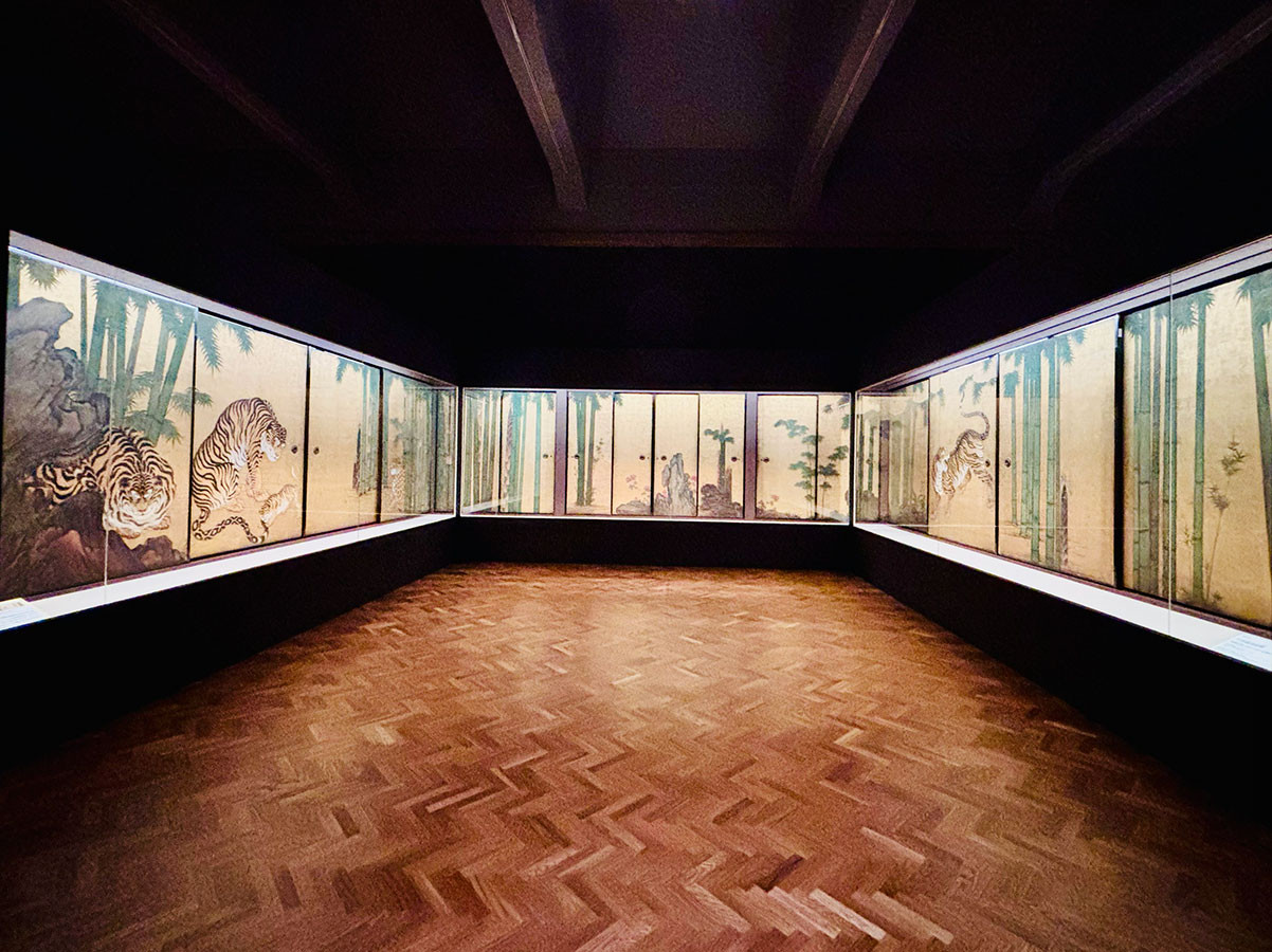 重要文化財　狩野山楽・山雪「竹林猛虎図襖」江戸時代