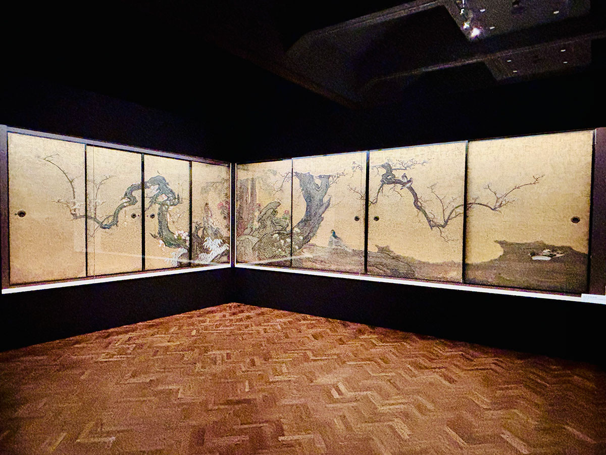 重要文化財　狩野山楽・山雪「梅花遊禽図襖」江戸時代
