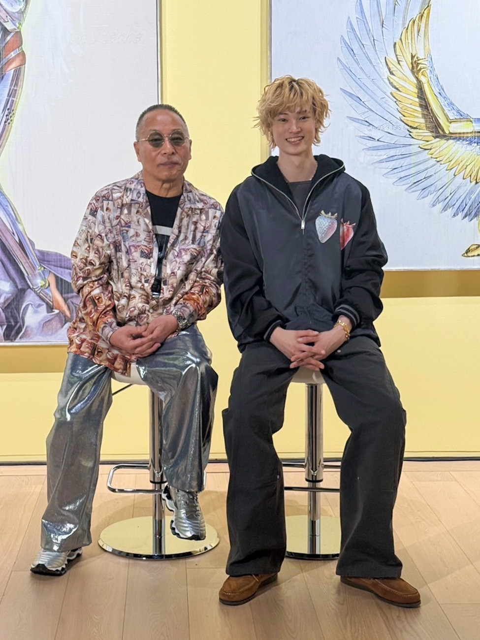 CREATIVE MUSEUM TOKYO 「SORAYAMA 光・透明・反射 -TOKYO-」会場より空山基さん、展覧会アンバサダー・窪塚愛流さん