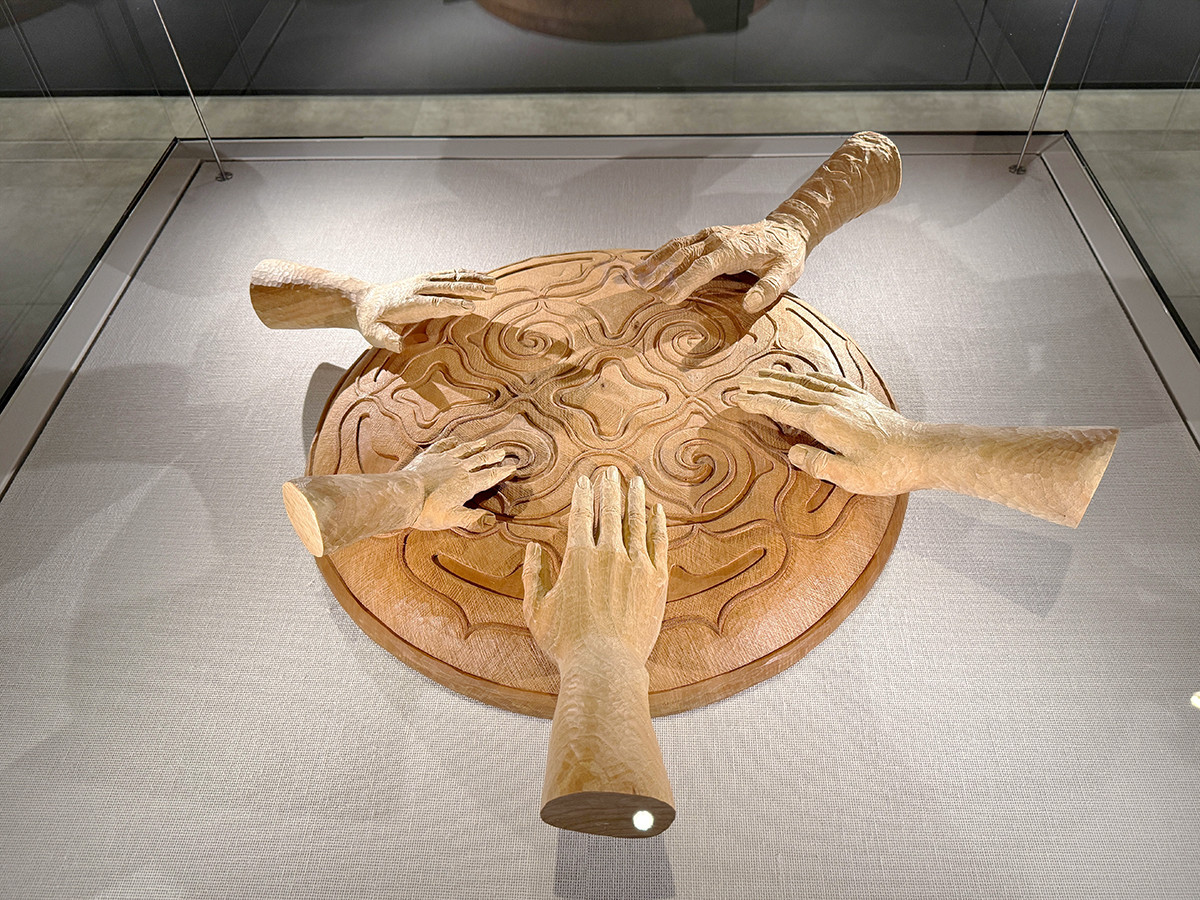 貝澤徹《UKOUK/輪唱》国立歴史民俗博物館蔵　「アイヌにとっての近代」に展示