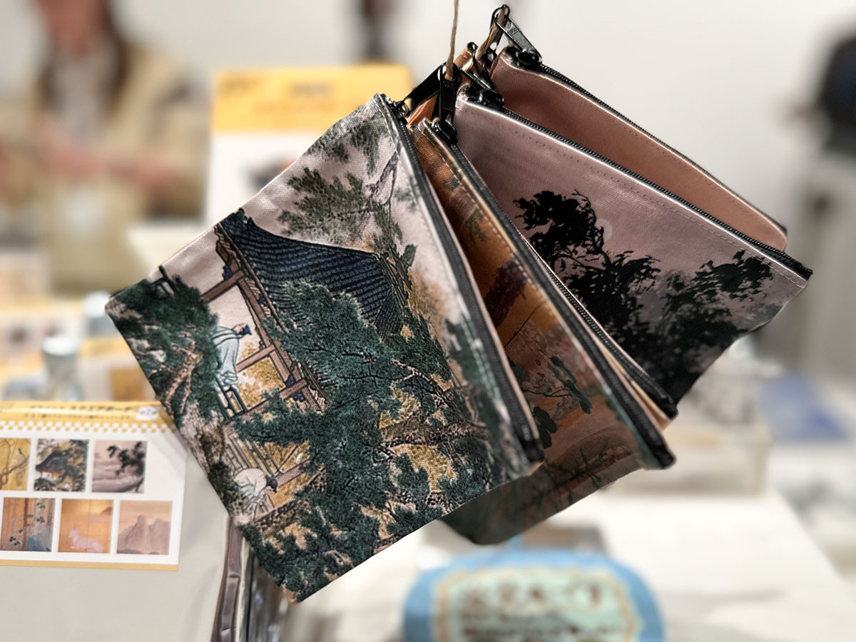 スクエアポーチ