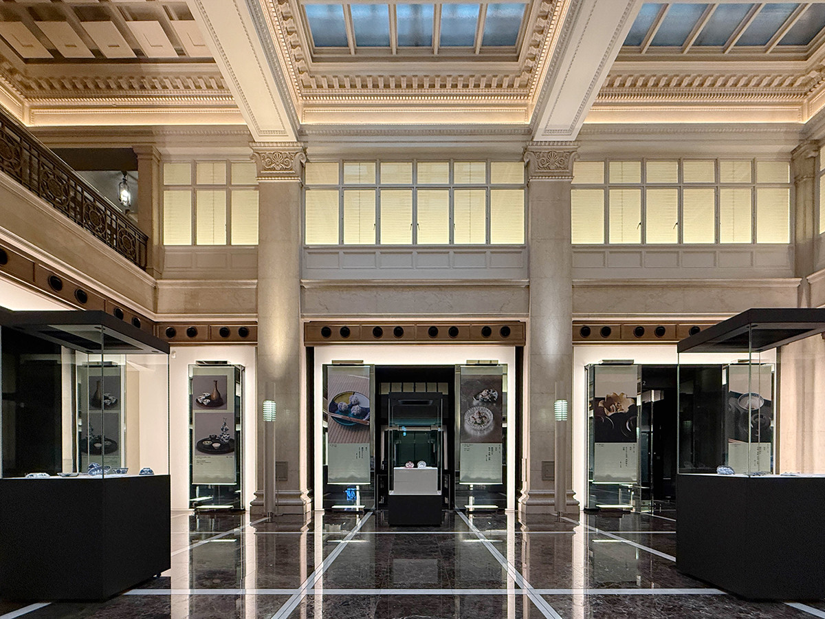 静嘉堂文庫美術館「美を味わう ― 懐石のうつわと茶の湯」ホワイエ