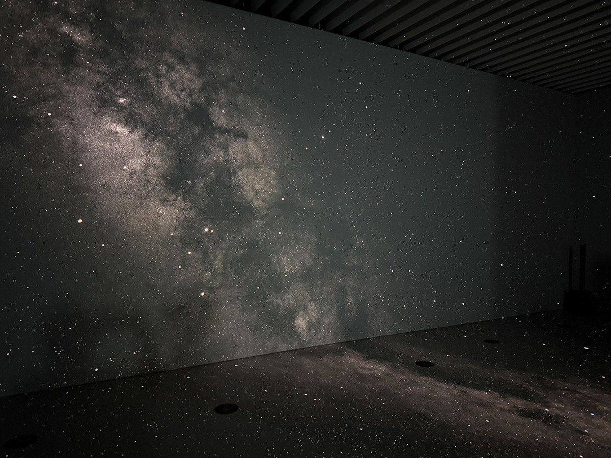 「『チ。 ―地球の運動について―』×東京シティビュー ～世界の見方が変わる体験を、展望台で～」会場