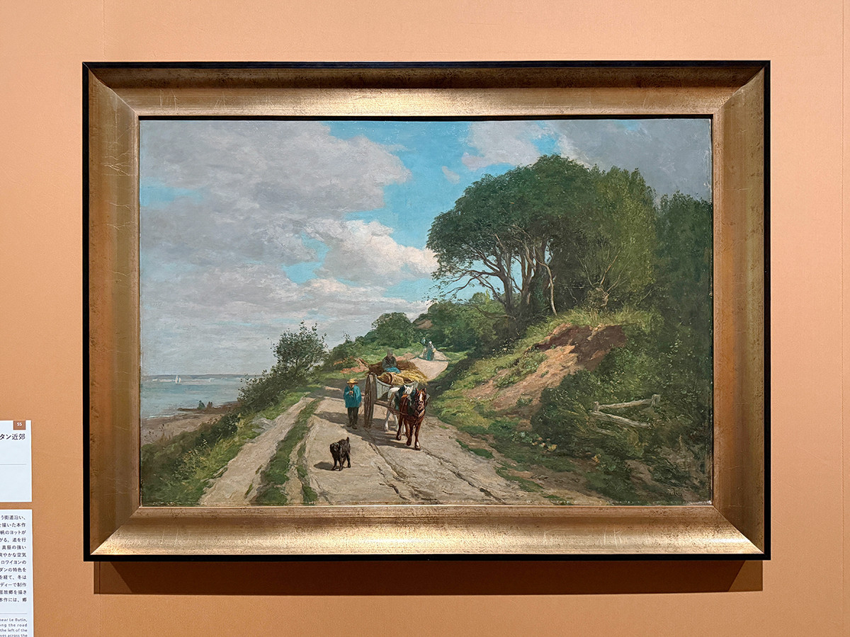 SOMPO美術館「ウジェーヌ・ブーダン展―瞬間の美学、光の探求」会場より　ウジェーヌ・ブーダン《トルーヴィル街道、ル・ビュタン近郊》1860-63年　ウジェーヌ・ブーダン美術館、オンフルール