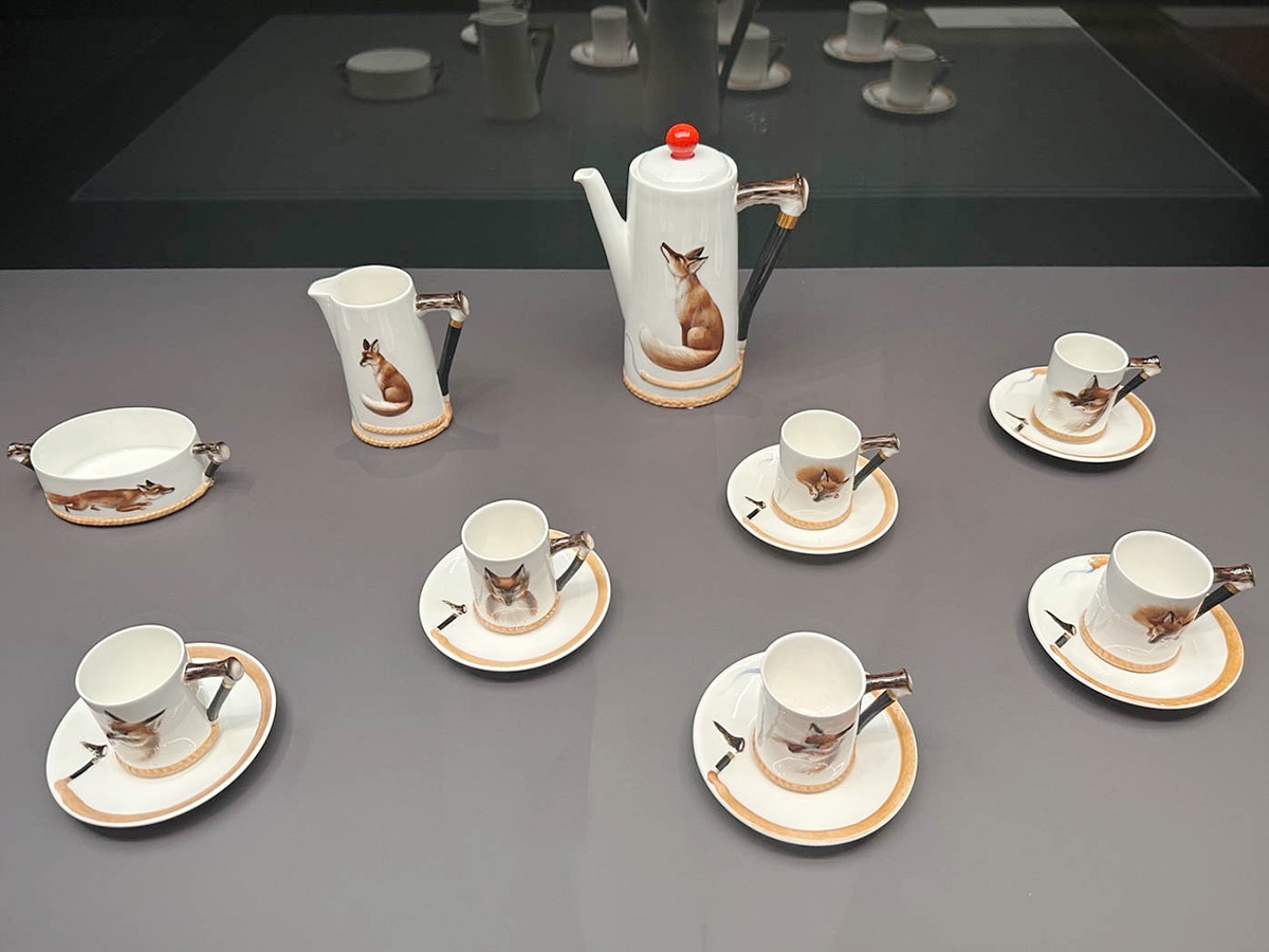 三井記念美術館「ティーカップ・メリーゴーラウンド」会場