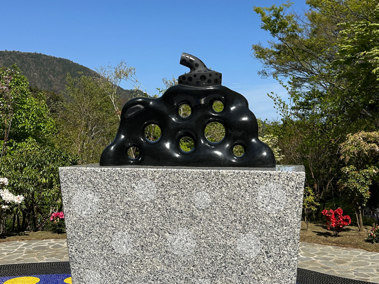 彫刻の森美術館 草間彌生《われは南瓜》（2013年）