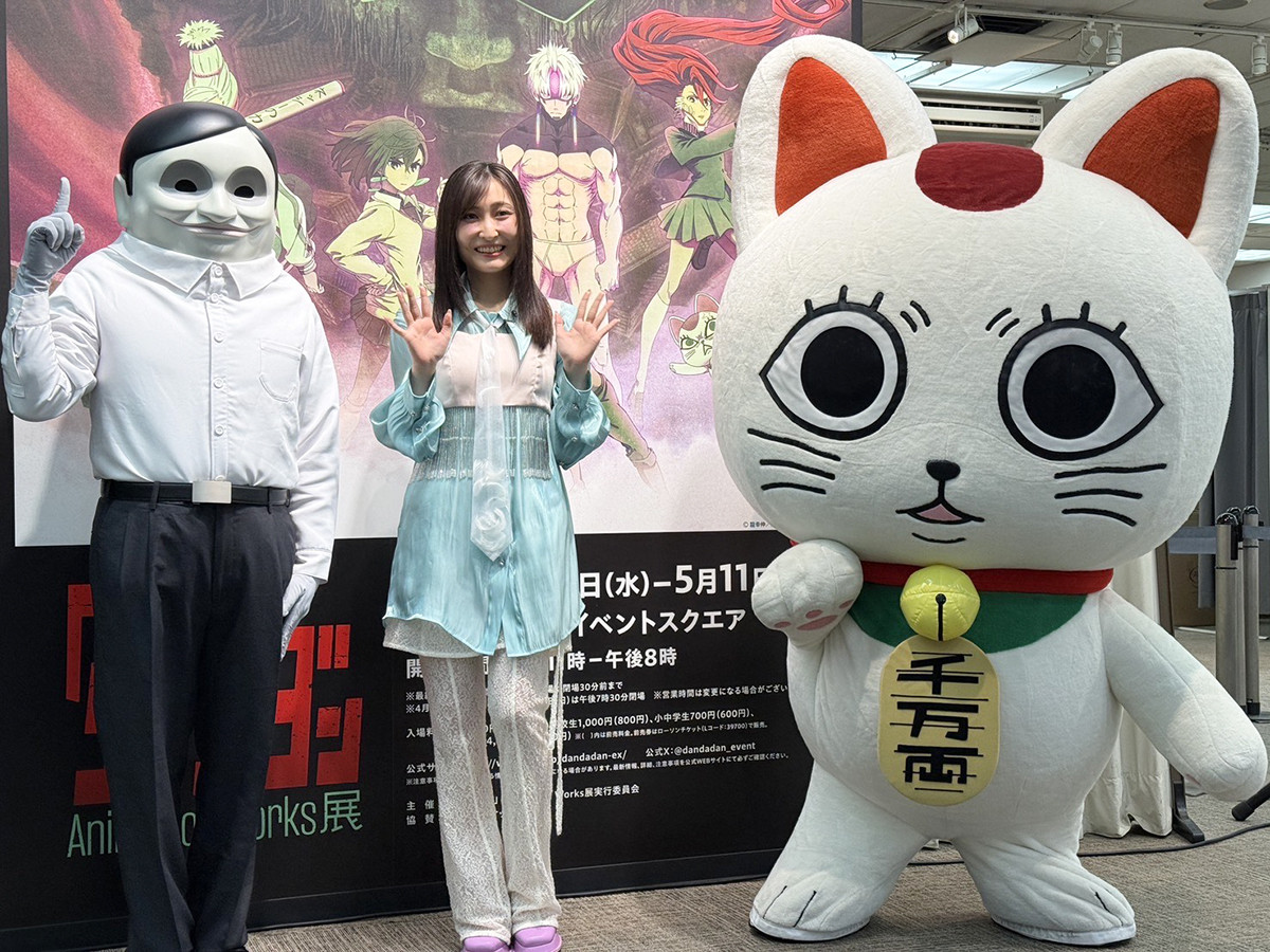 松屋銀座「ダンダダン Animation Works 展」会場より セルポ星人、若山詩音さん、ターボババア