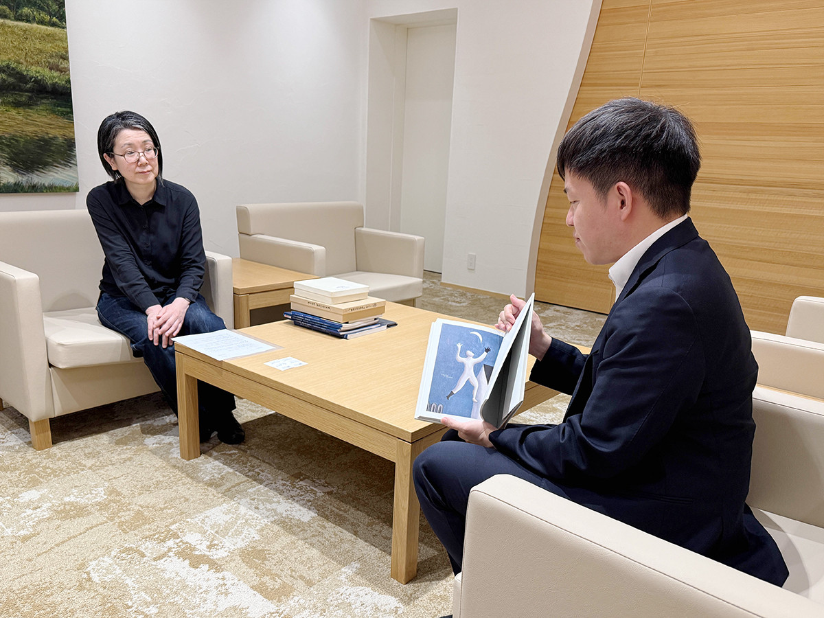 東郷青児《超現実派の散歩》をあしらった新生・SOMPO美術館のシンボルマーク
