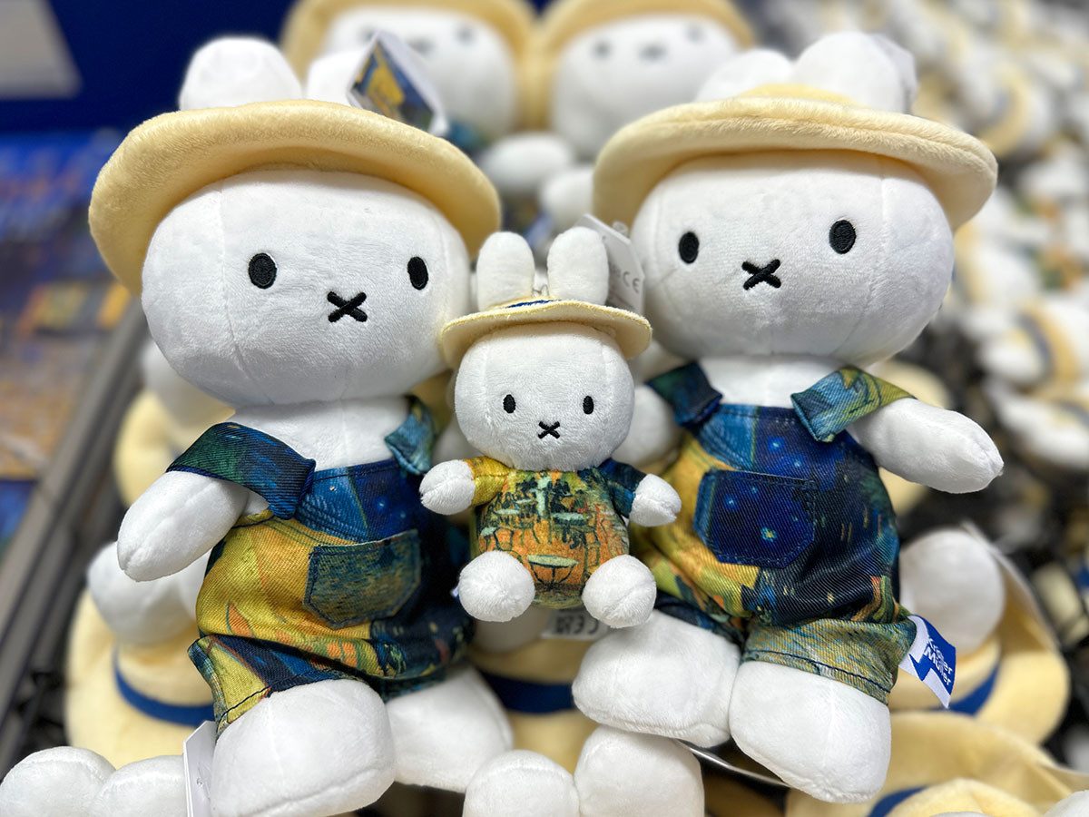 ゴッホの夜空を持ち帰る「大ゴッホ展 夜のカフェテラス」（グッズ）